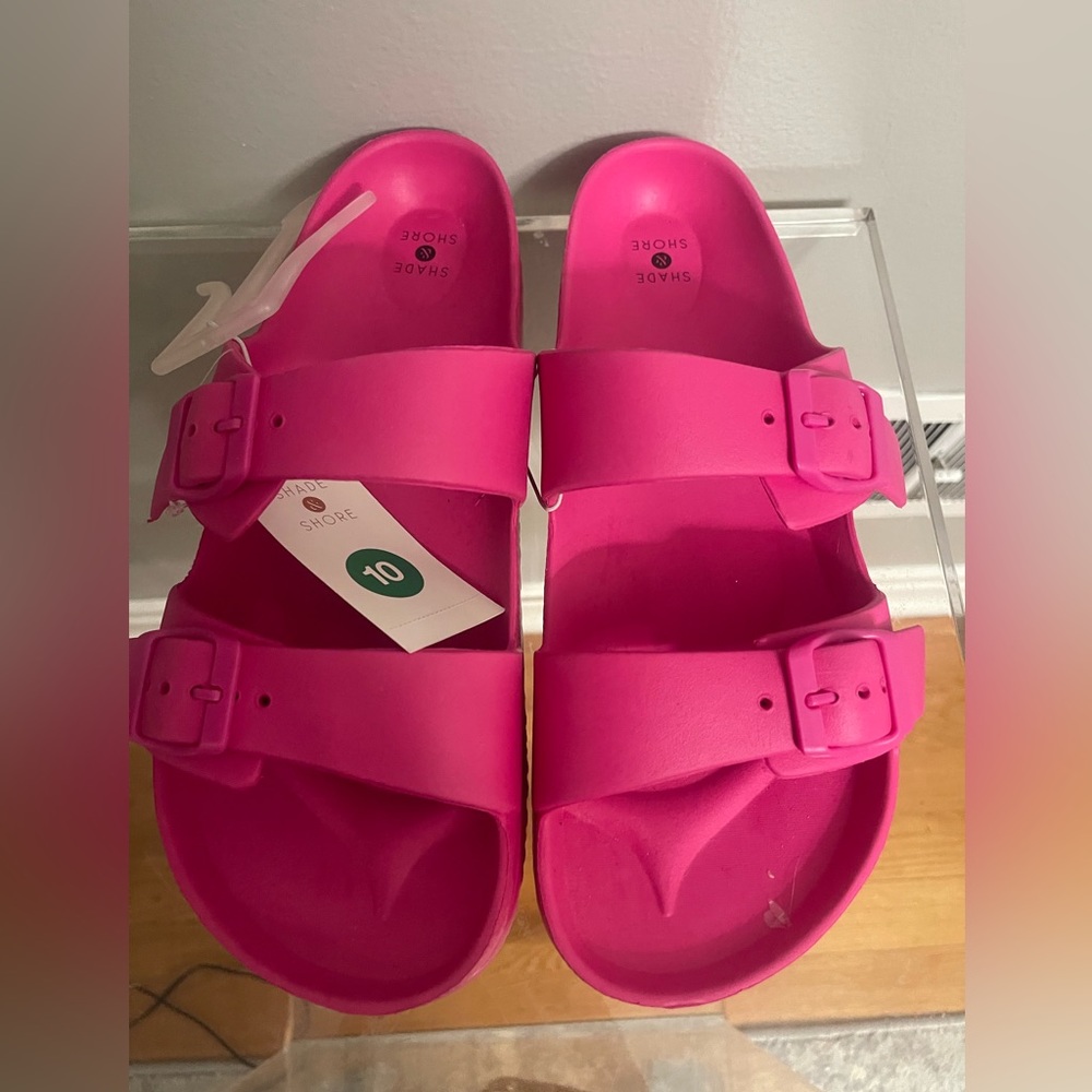 Shade and Shore Slides NWT